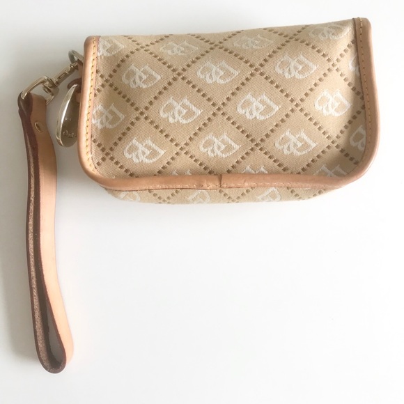 Dooney and Bourke wrist clutch - Picture 5 of 7